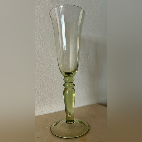 Set of 4 vintage, green glass, champagne flutes. 9.25” - Picture 9 of 14